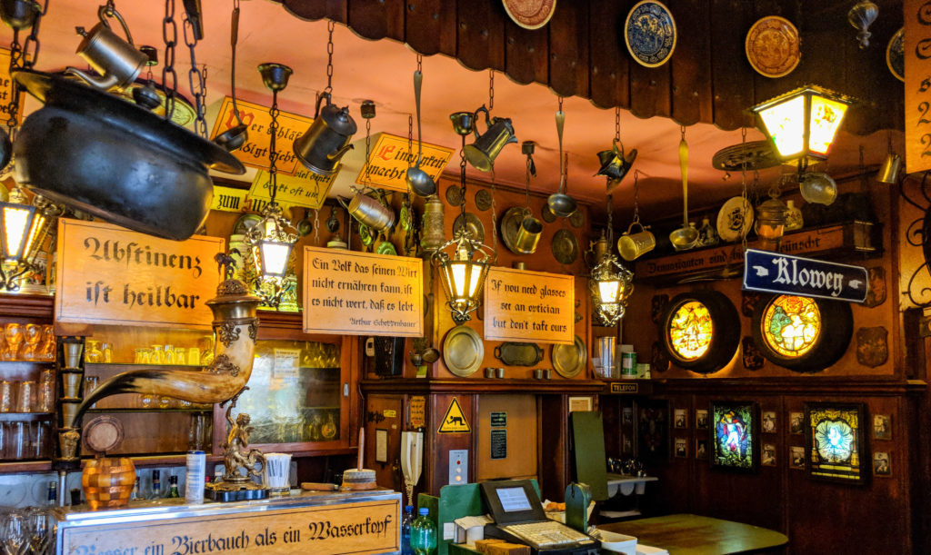 Try a pub in Frankfurt for dinner